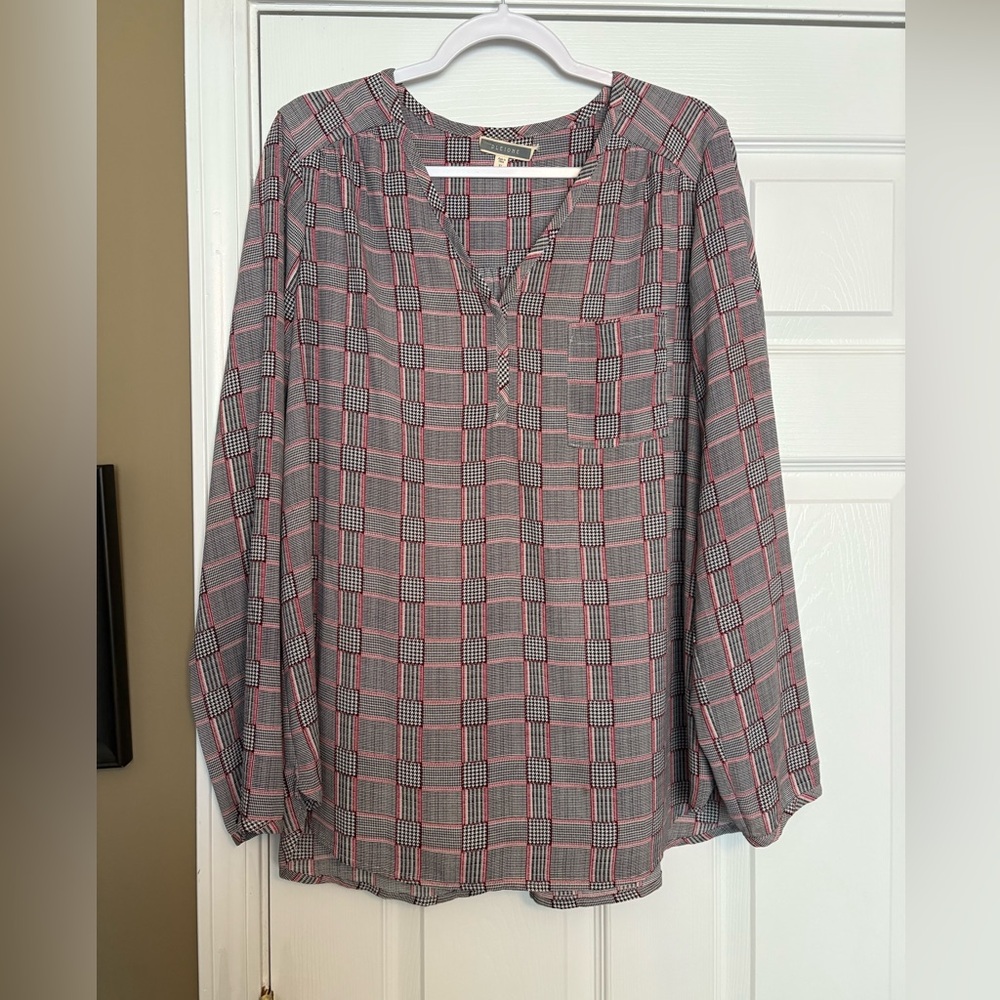 Pleione Women's Plaid Long Sleeve Top